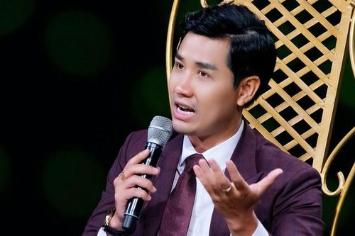 MC Nguyên Khang bật mí được khán giả 'hối lộ' cả mắm tôm, bún, chả cá khi làm giám khảo