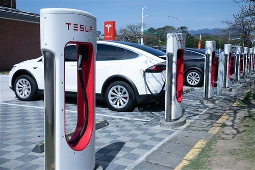 Đến năm 2030, hơn một nửa ô tô chở khách bán ở Mỹ sẽ là xe điện