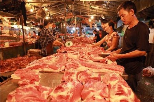 Xăng giảm giá, thị trường thực phẩm hạ nhiệt chưa như mong muốn