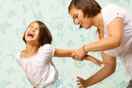Nghiên cứu 7.000 gia đình Mỹ, phát hiện hệ lụy bất ngờ khi thường xuyên đánh vào mông trẻ