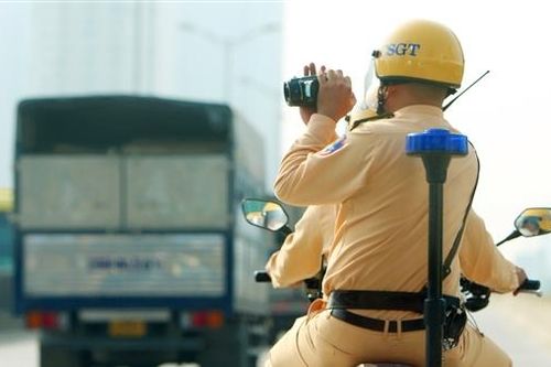 CSGT tuần tra mô tô, ghi hình phạt nguội xe vi phạm trên Vành đai 3