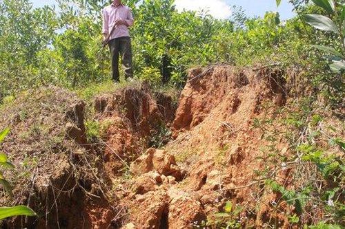Quảng Bình: Thấp thỏm khi mùa mưa bão tới, nguy cơ đất lở đè nhà luôn thường trực