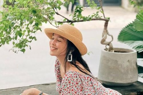 Phong cách thời trang trẻ trung như gái đôi mươi của Hiền Thục