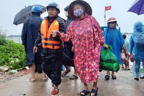 Tam Kỳ (Quảng Nam): Sơ tán dân đi trú tránh bão số 4
