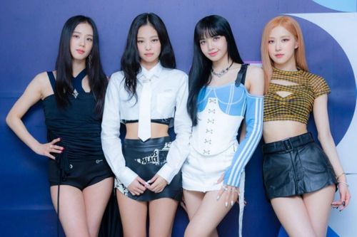 Trang phục biểu diễn của BlackPink bị chê