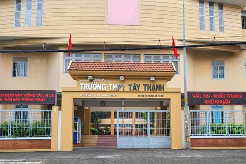 Phụ huynh bức xúc vì phải đóng tiền theo gợi ý của hiệu trưởng