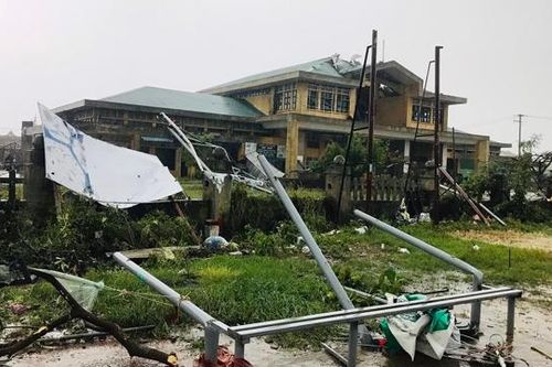 Quảng Trị: Lốc xoáy làm 4 người bị thương, hàng loạt nhà cửa hư hại