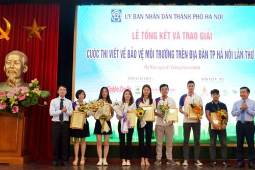 Trao giải Cuộc thi viết về bảo vệ môi trường trên địa bàn Hà Nội