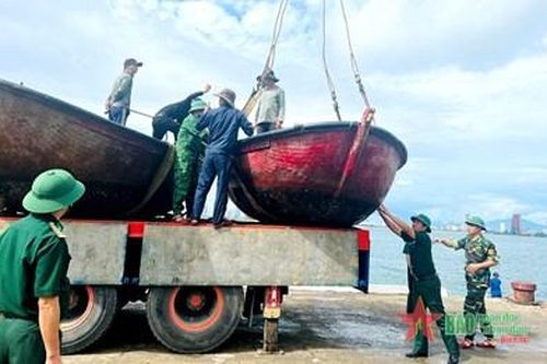 Bộ đội Biên phòng TP Đà Nẵng huy động gần 200 cán bộ, chiến sĩ giúp dân chống bão