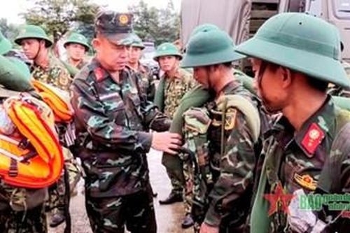 Chống bão số 4: Mỗi địa phương một 'chiến trường'