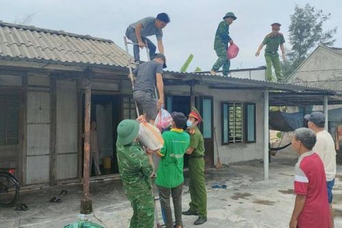 Các tỉnh miền Trung khẩn cấp sơ tán dân
