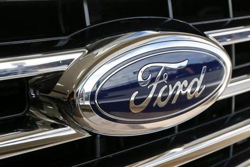Ford phải ngừng giao xe vì thiếu nguồn cung logo