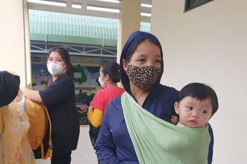 Tan làm, hàng ngàn công nhân tất tả sơ tán trước giờ bão vào