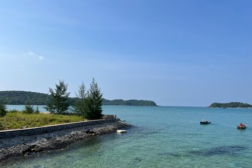 'Viên ngọc ẩn' khiến du khách say mê quên lối về ở Quảng Ninh