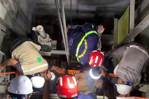 Dọn công trình, nam công nhân rơi xuống hầm sâu gần 7m
