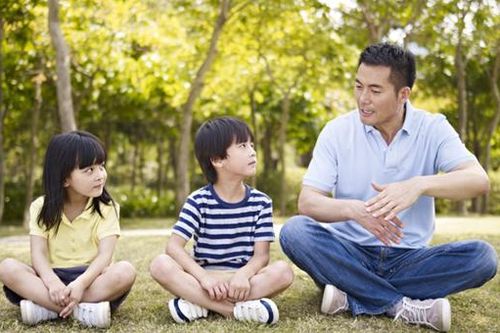 Dạy con chọn bạn từ mẫu giáo