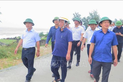Bộ trưởng Lê Minh Hoan kiểm tra công tác ứng phó bão bão Noru tại Thừa Thiên - Huế