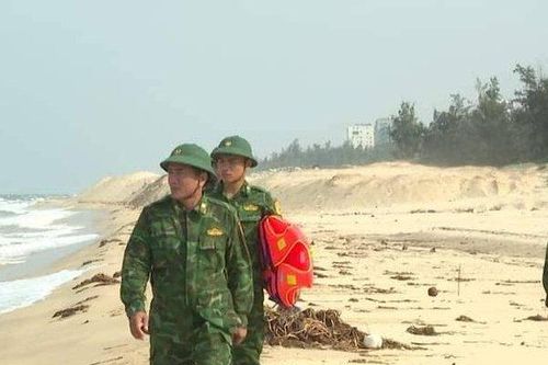 Thời tiết trên biển diễn biến xấu, tạm dừng tìm kiếm ngư dân mất tích