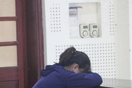 Góa phụ khóc nghẹn khi chứng kiến con trai 18 tuổi lần thứ 2 hầu tòa