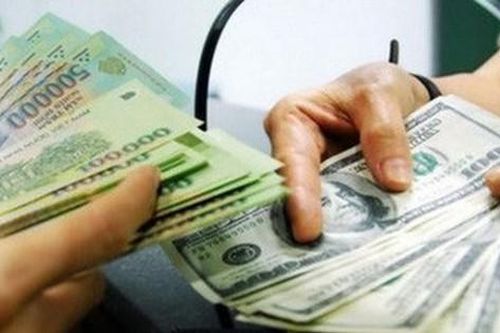 Vietnam dong depreciates against US dollar
