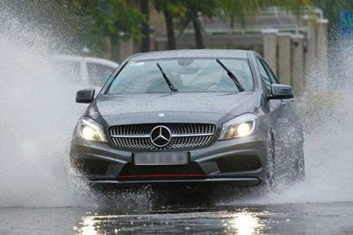 Những cách bảo vệ ô tô khi trời mưa bão