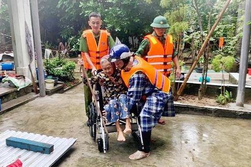 Quảng Nam: Sơ tán dân ở vùng nguy hiểm, ưu tiên trẻ em, người già, phụ nữ