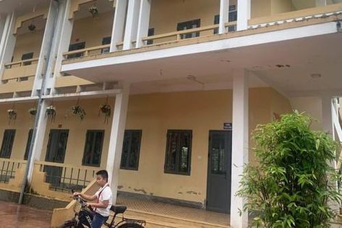 Sức khỏe học sinh lớp 3 rơi từ tầng 2 xuống đất hiện ra sao?