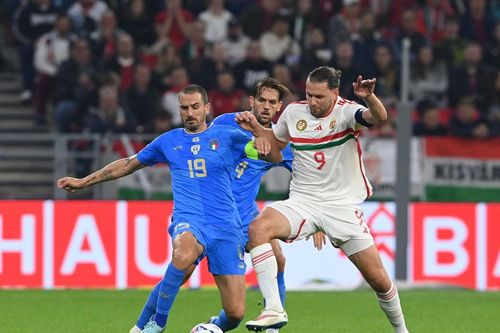 Hạ đẹp Hungary, Italy đoạt vé vào bán kết Nations League