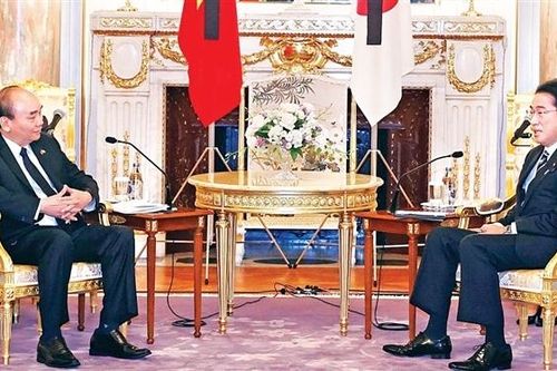 Chủ tịch Nước Nguyễn Xuân Phúc hội đàm với Thủ tướng Nhật Bản