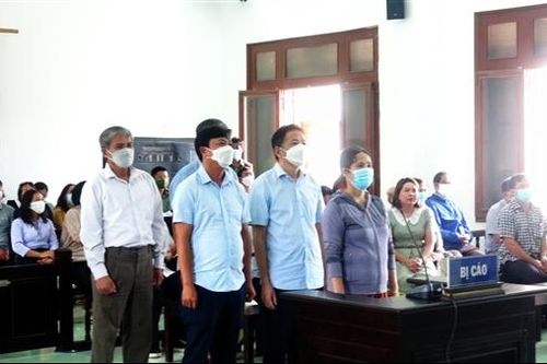 Hoãn xét xử nguyên Phó Chủ tịch thường trực UBND tỉnh Phú Yên cùng 4 đồng phạm