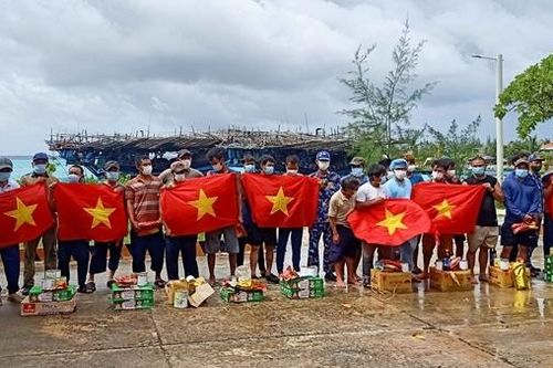 Hơn 1.500 ngư dân vào Trường Sa tránh bão