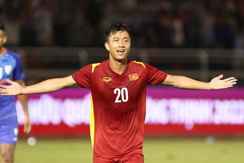Công Phượng đá phạt góc tinh quái, Phan Văn Đức sút tung lưới Ấn Độ