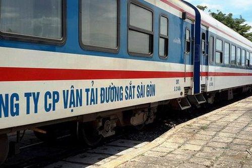 Tạm dừng 5 cảng hàng không, điều chỉnh lịch tàu hỏa để tránh bão Noru