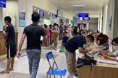 Giao mùa, bệnh nhân nhập viện tăng cao
