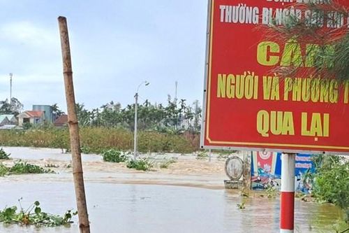 Quảng Nam: Bão qua, gần 2.300 người dân bị cô lập