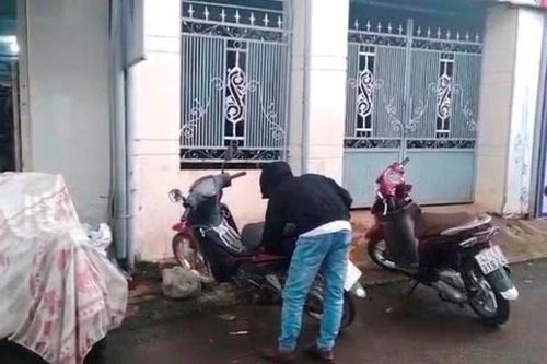Đắk Lắk: Bắt kẻ cạy cốp xe gắn máy, trộm 100 triệu đồng để tiêu xài