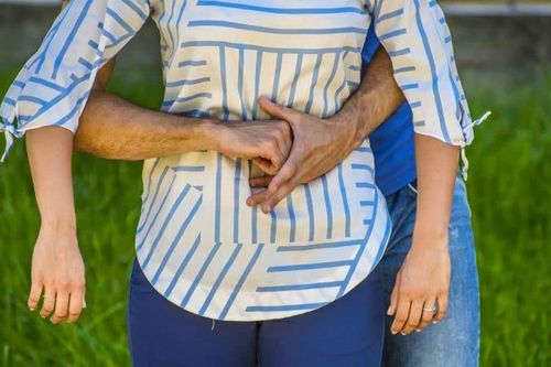 Người phụ nữ bị tắc 2 chiếc răng giả trong đường thở