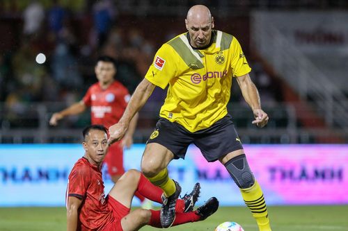 Huyền thoại Dortmund chứng tỏ đẳng cấp trước các ngôi sao Việt Nam