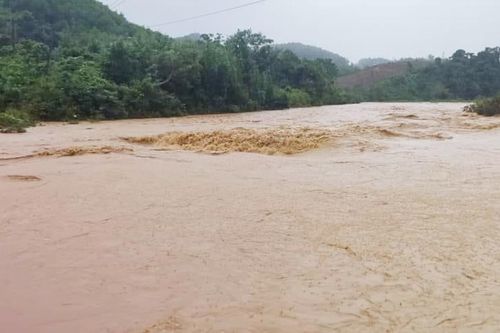 Quảng Trị mưa lớn cầu trôi, chia cắt các xã miền núi