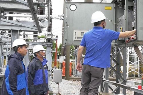 Quảng Nam huy động lực lượng khắc phục lưới điện, giúp dân sửa chữa nhà cửa