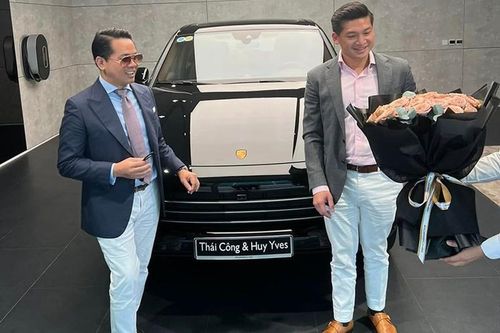 Thái Công cùng 'tình trẻ' kém 17 tuổi tậu Porsche Cayenne từ 4,7 tỷ