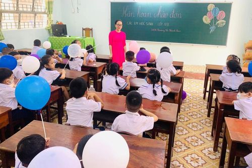 Trò 'thiệt đơn thiệt kép' vì thiếu phòng học