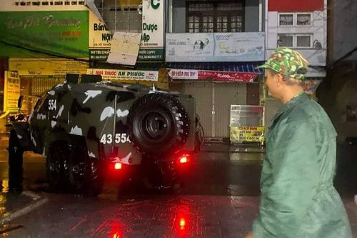 Đà Nẵng điều xe thiết giáp vượt bão Noru đưa sản phụ đến bệnh viện sinh con