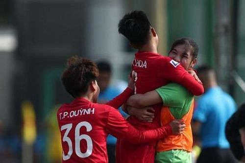 Tưng bừng ngày khai mạc giải bóng đá Nữ Vô địch U16 Quốc gia 2022