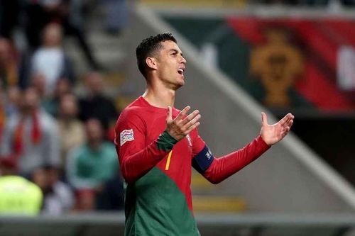 Ronaldo bị truyền thông quê nhà 'quay lưng', yêu cầu cho dự bị như ở MU