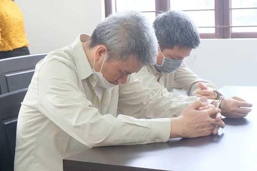 Cán bộ Trung tâm y tế trộm thuốc Covid-19 miễn phí, bán ra ngoài giá 'khủng'