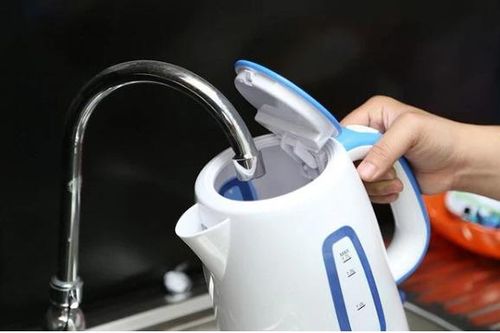 Thực hư uống nước đun sôi bằng ấm siêu tốc hại thần kinh, gây ung thư