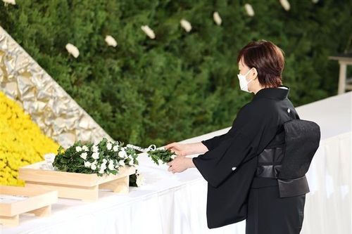 Chủ tịch nước thăm hỏi, chia buồn với phu nhân cố Thủ tướng Abe Shinzo