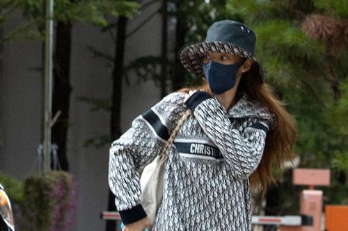 Không phải Park Seo Joon, Park Min Young bị lộ ảnh hẹn hò với một CEO giàu có