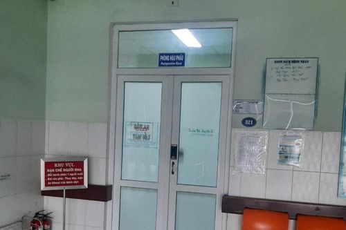 Sản phụ bất ngờ vỡ ối chuyển dạ ngay đêm mưa bão, người cha đặt tên con là 'Noru'